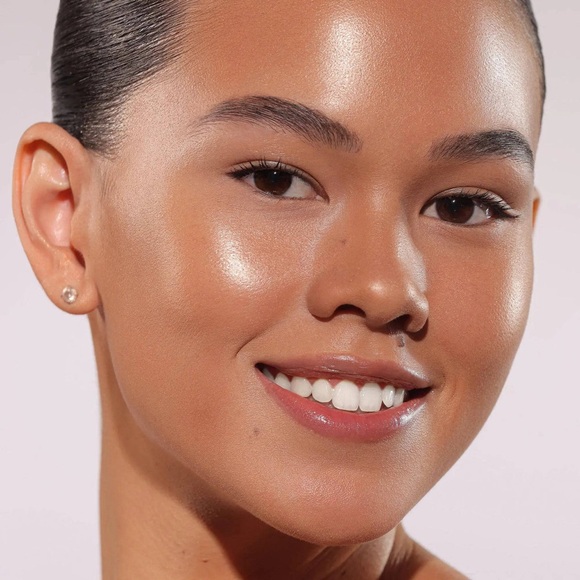 NATASHA DENONA I•IY•GEN SkinCare Infused Glow Beautifier Face Powder 02 Medium - Picture 5 of 6